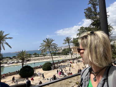 Rhetorik auf Mallorca: VR-Brillen-Flash und Gruppenarbeit im Pool